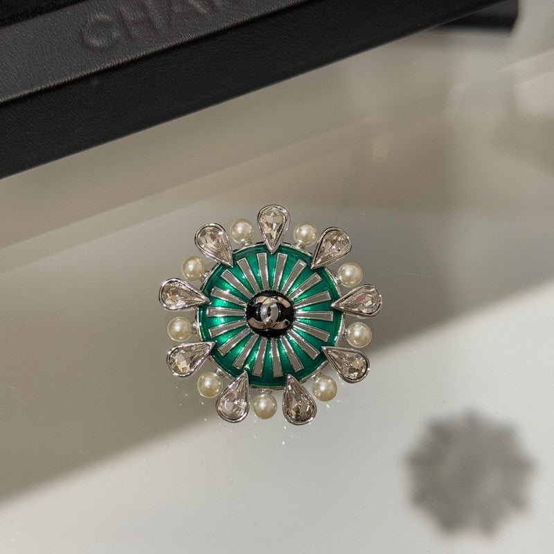 18K CC 26C Crystal Green Brooch