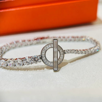 18K Finesse Link Diamond H Bracelet