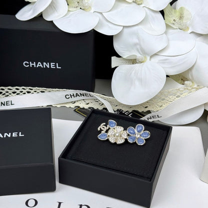 18K CC 26C Blue Flower Diamond Brooch