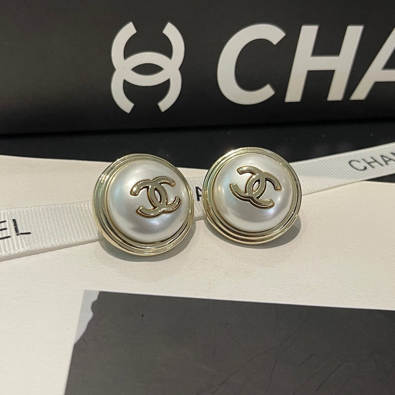 18K CC Round Gold Earrings