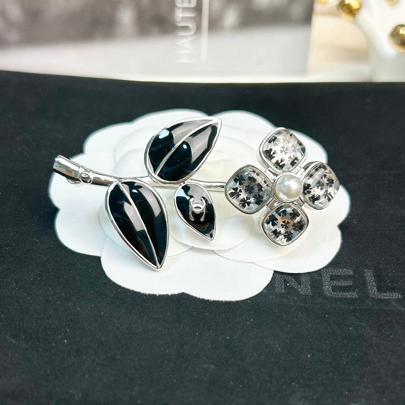 18K CC Black Four Leaf Clover Crystal Brooch