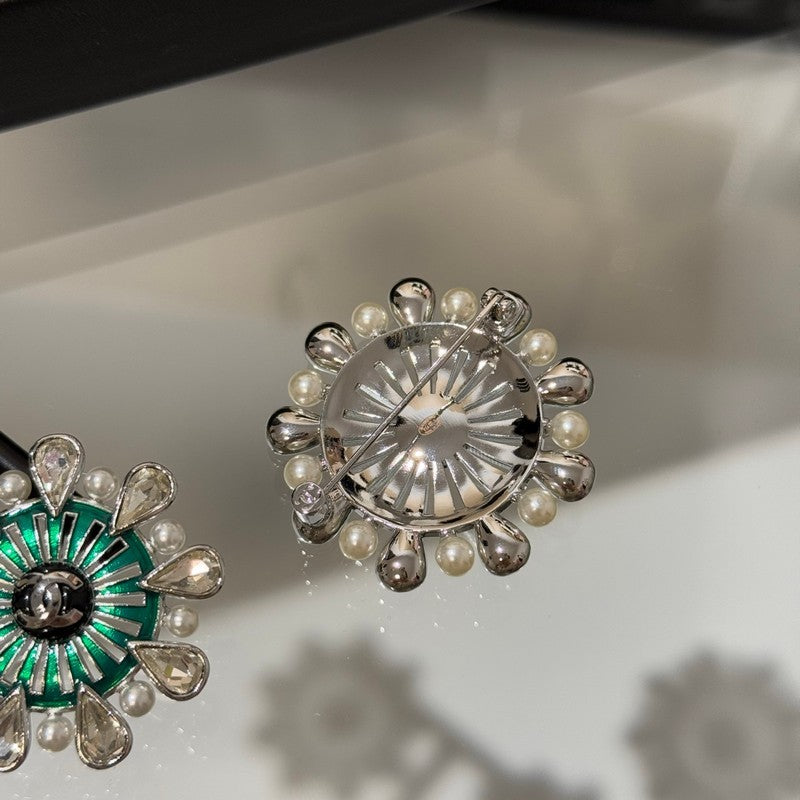 18K CC 26C Crystal Green Brooch