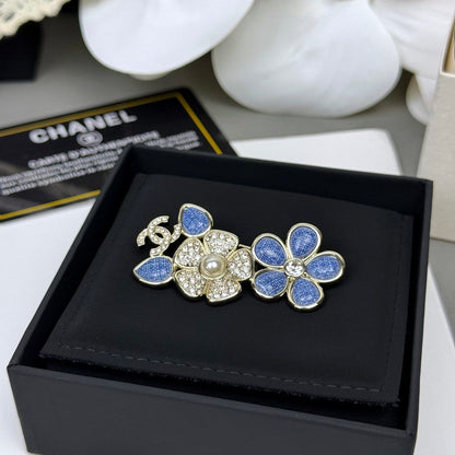 18K CC 26C Blue Flower Diamond Brooch
