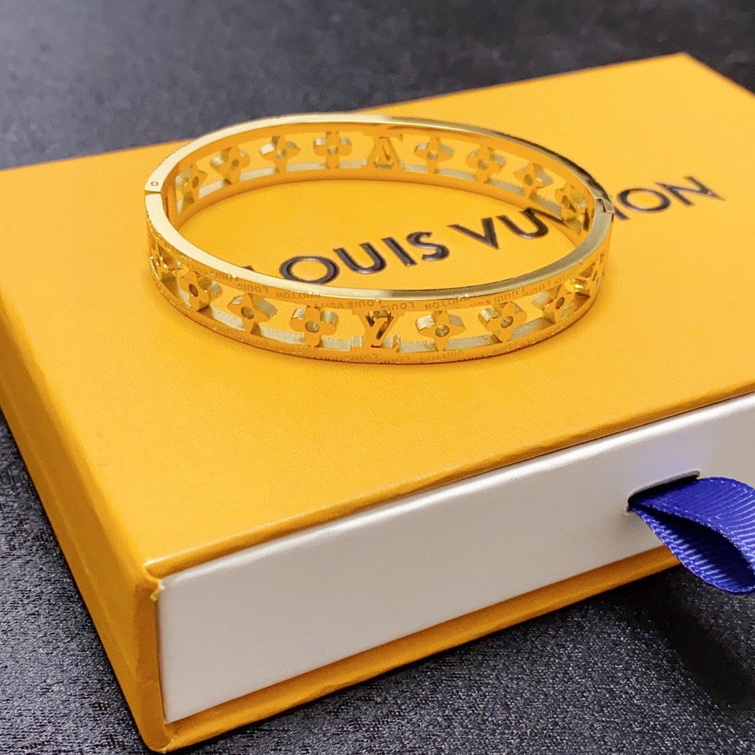 18K Louis Crystal Hollow Bracelet