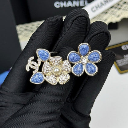 18K CC 26C Blue Flower Diamond Brooch