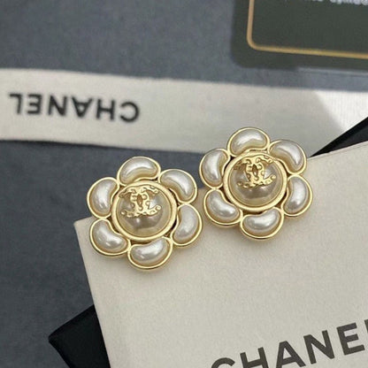 18K CC Flower Pearl Earrings