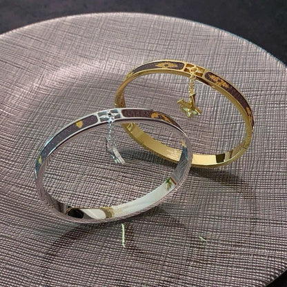 18K Louis Vintage Pendant Gold Bracelet