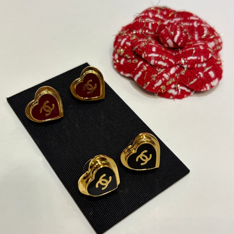 18K CC 26P Black & Red Heart Earrings