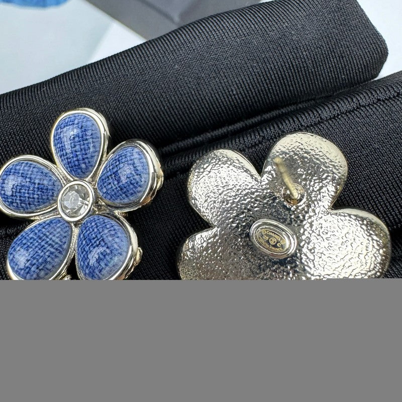 18K CC 26C Blue Flower Diamond Earrings