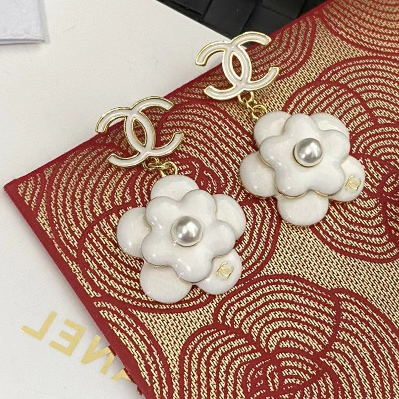 18K CC Flower Pearl Earrings