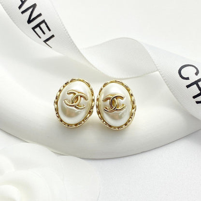 18K CC Oval Pearl Gold Earrings
