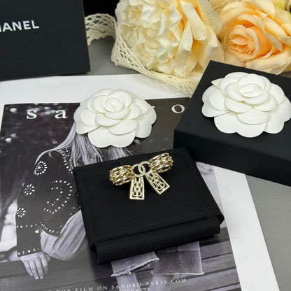 18K CC 25K Bow Tie Diamond Gold Brooch