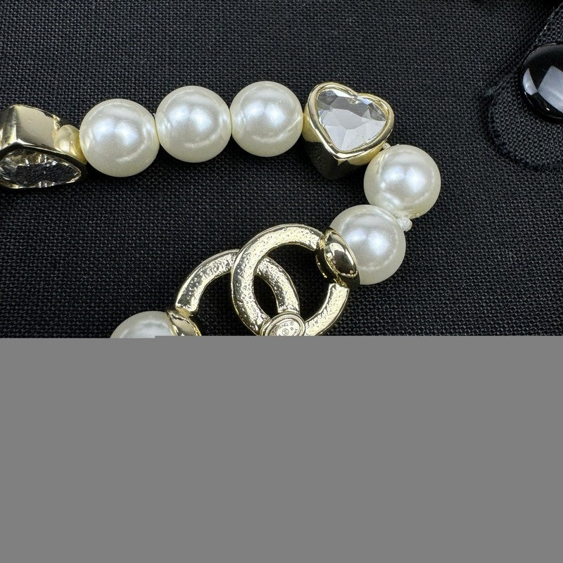 18K CC 25B Pearl Heart Choker Necklace