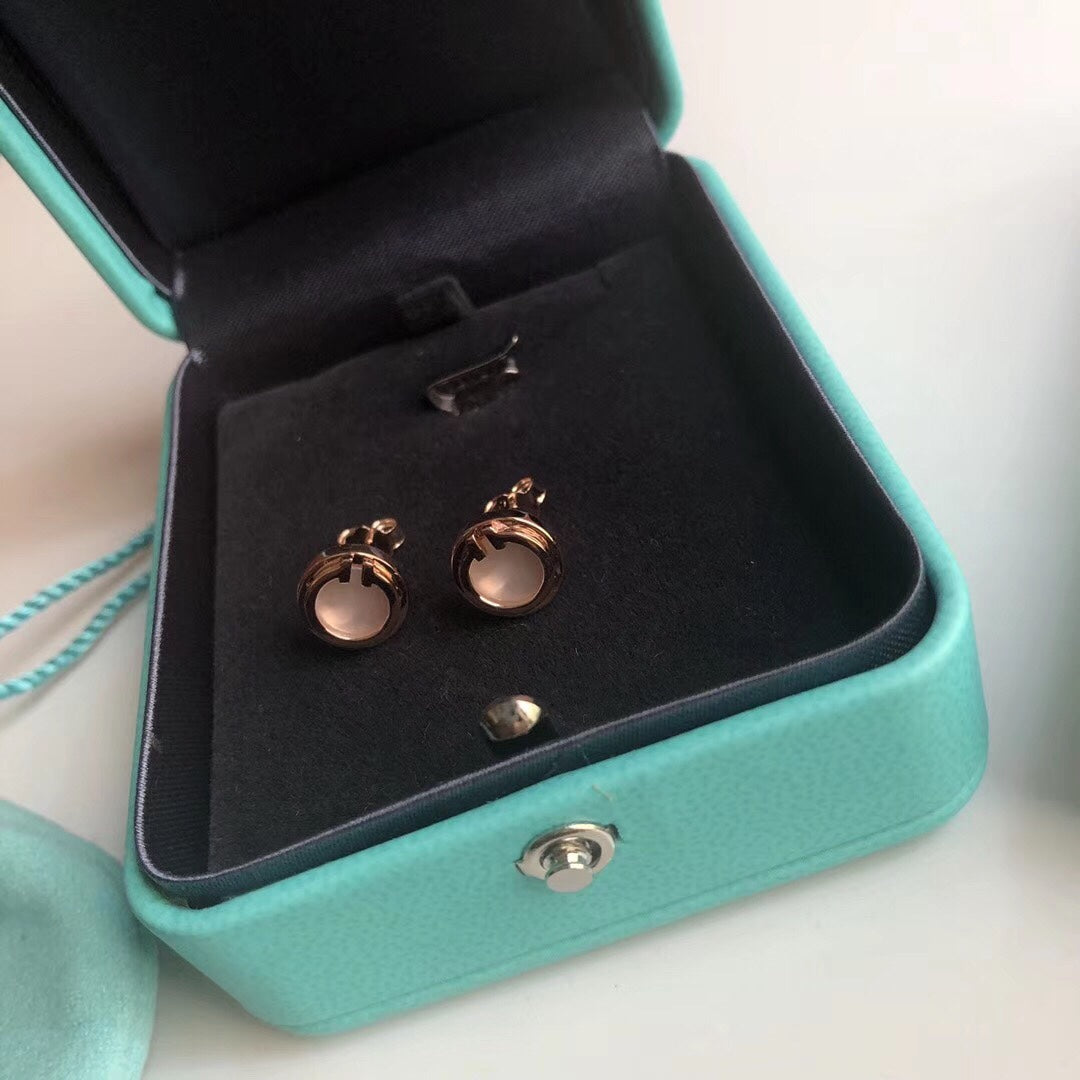 18K T Mother-Of-Pearl Circle Earrings