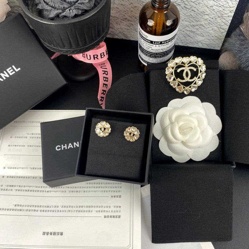 18K CC 25B Heart Crystal Earrings