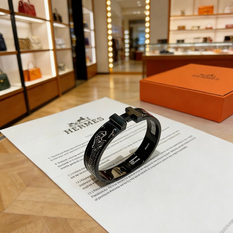 Clic HH Black Color Bracelet