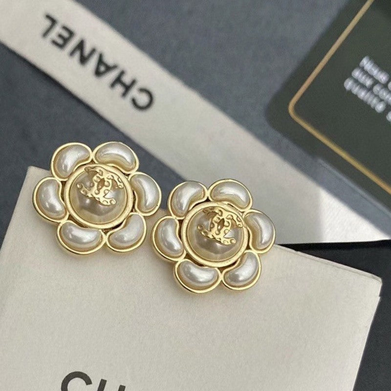 18K CC Flower Pearl Earrings