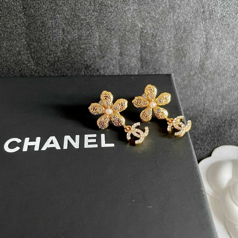 18K CC Diamond Flower Gold Earrings