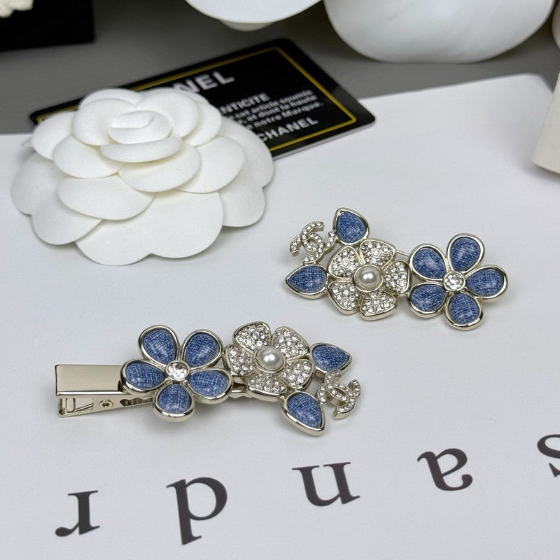 18K CC 26C Blue Flower Diamond Brooch